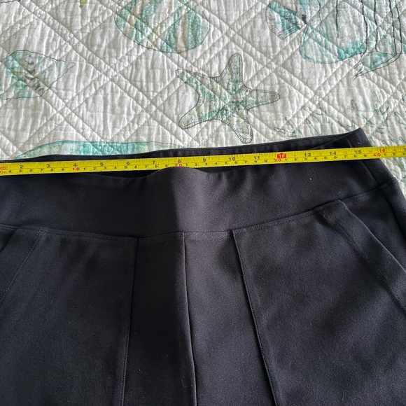 Cabi ponte knit capri pants - Picture 4 of 4